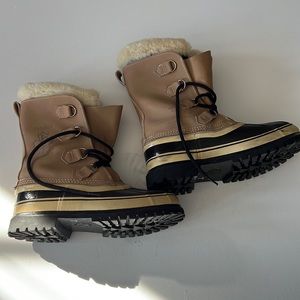 Sorel winter caribou boots, size 7 women’s worn once perfect unworn tread